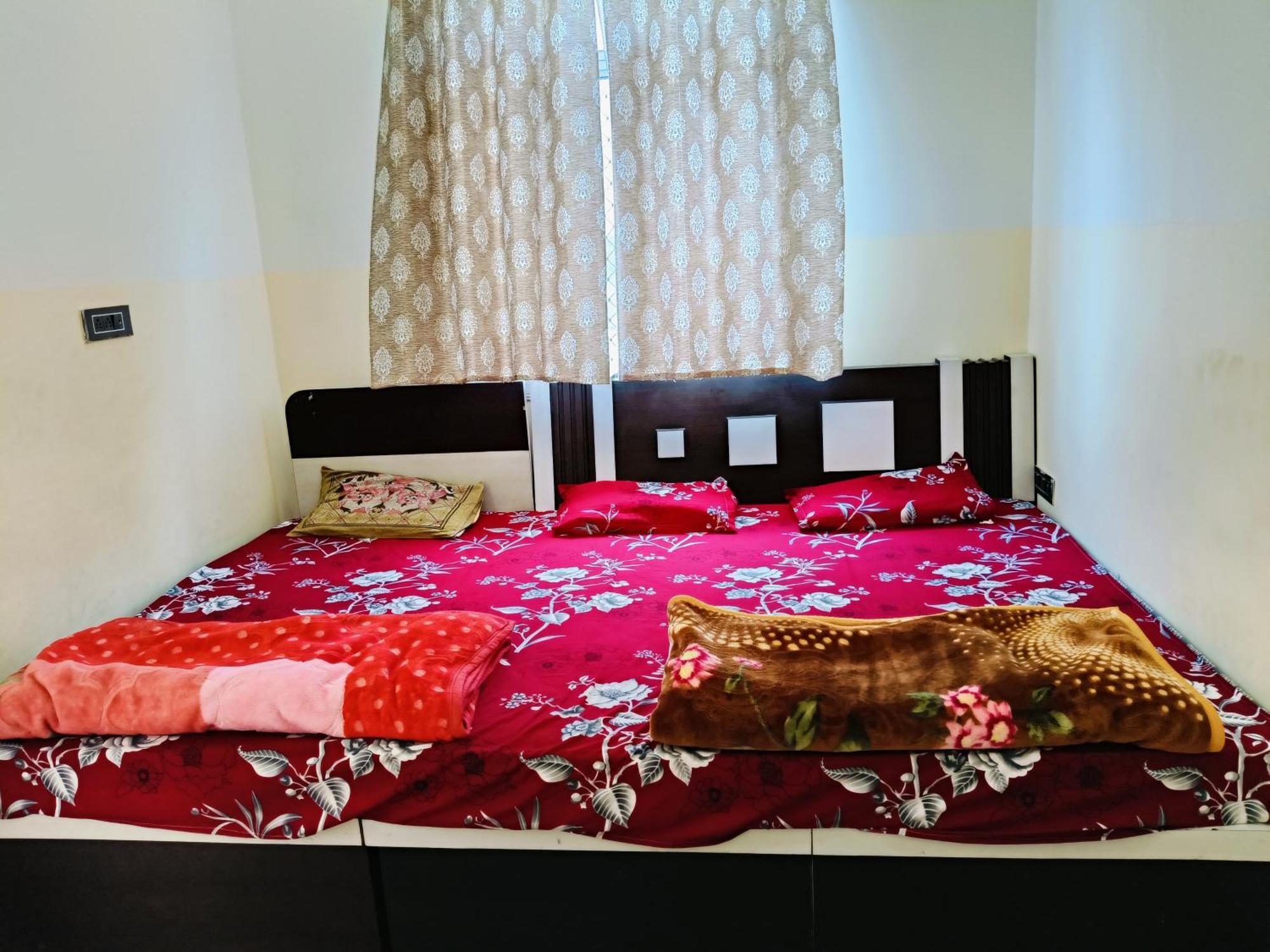 Jai Hanuman Guest House Palsana  ภายนอก รูปภาพ