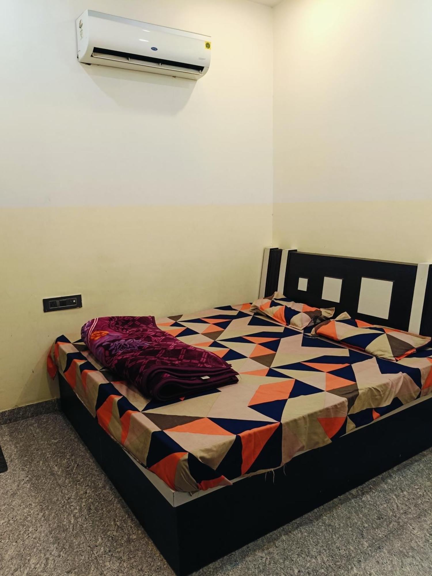 Jai Hanuman Guest House Palsana  ภายนอก รูปภาพ