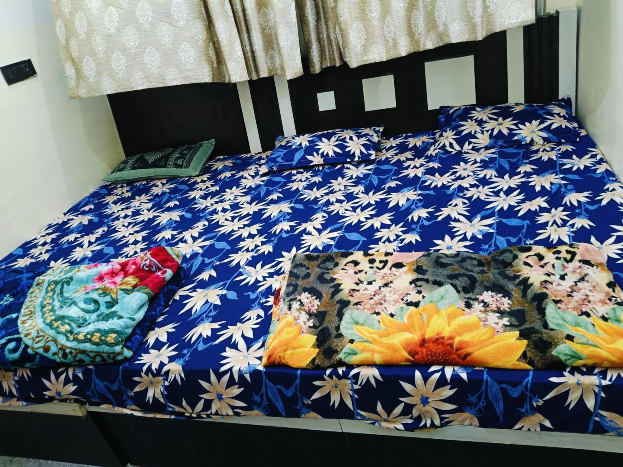 Jai Hanuman Guest House Palsana  ภายนอก รูปภาพ