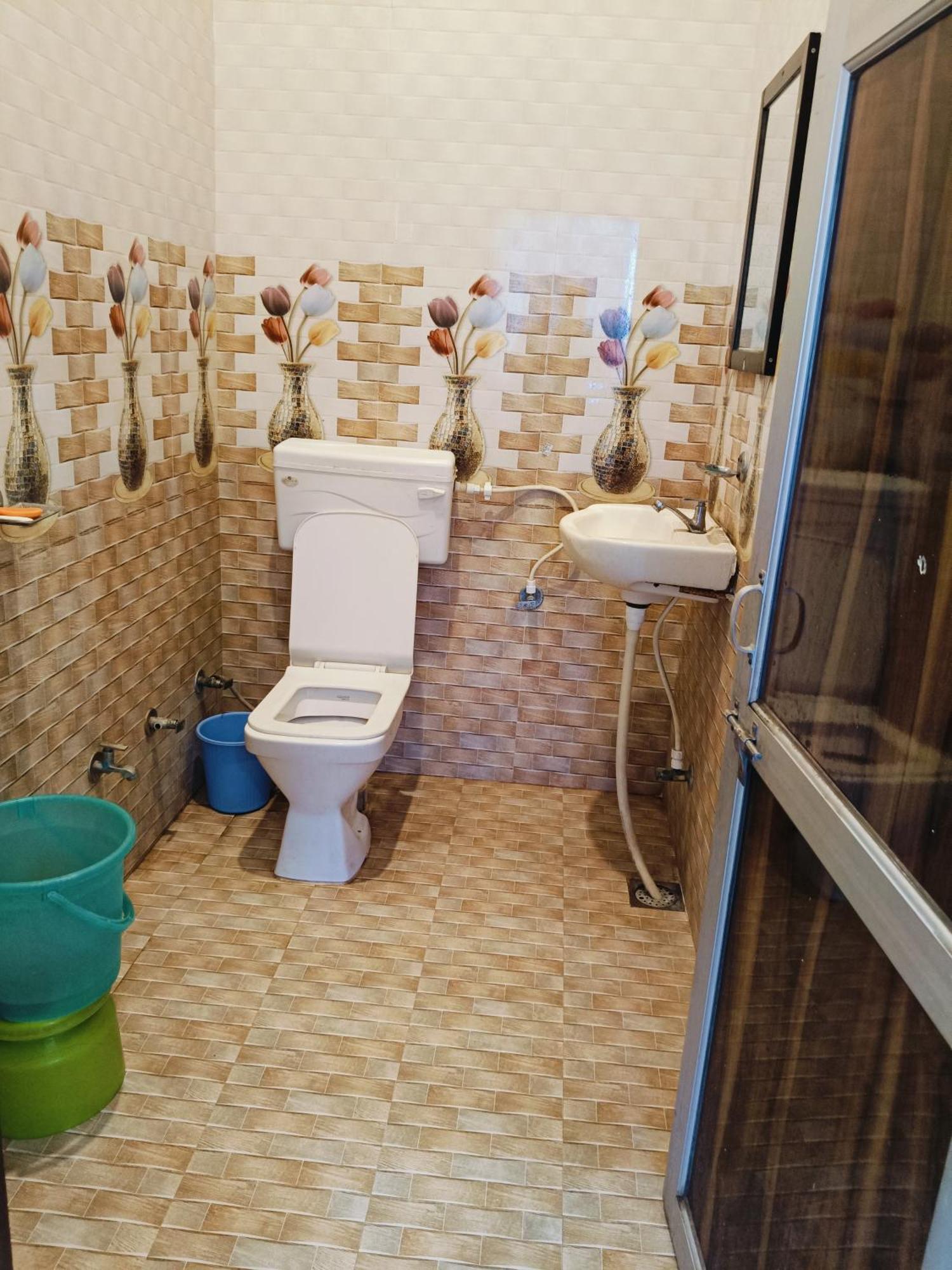 Jai Hanuman Guest House Palsana  ภายนอก รูปภาพ