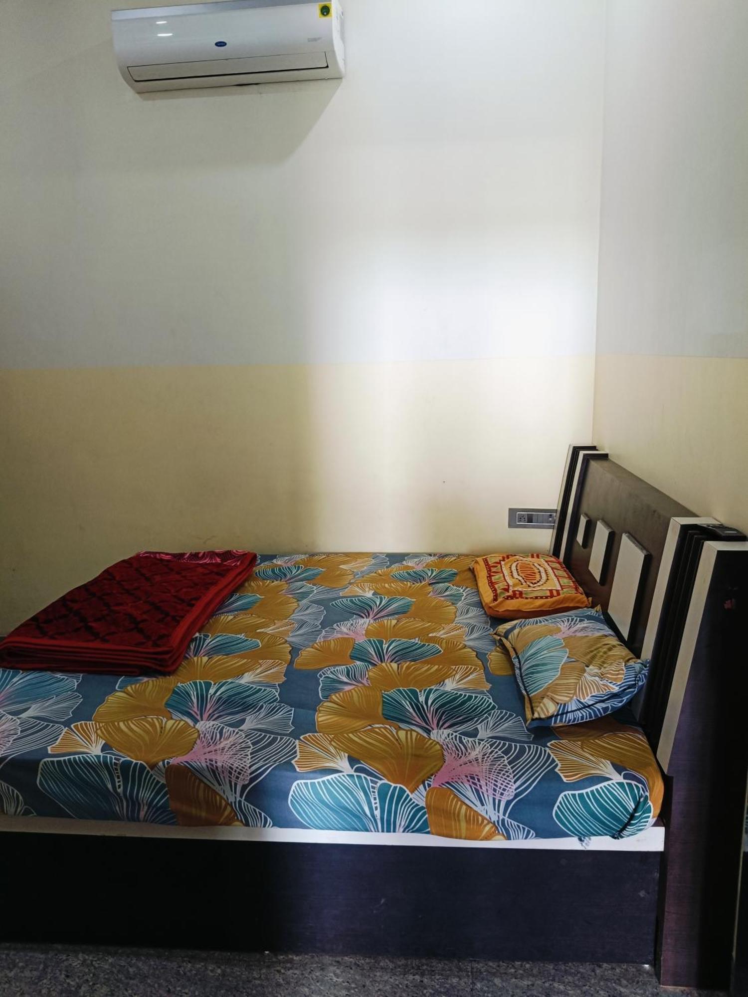 Jai Hanuman Guest House Palsana  ภายนอก รูปภาพ