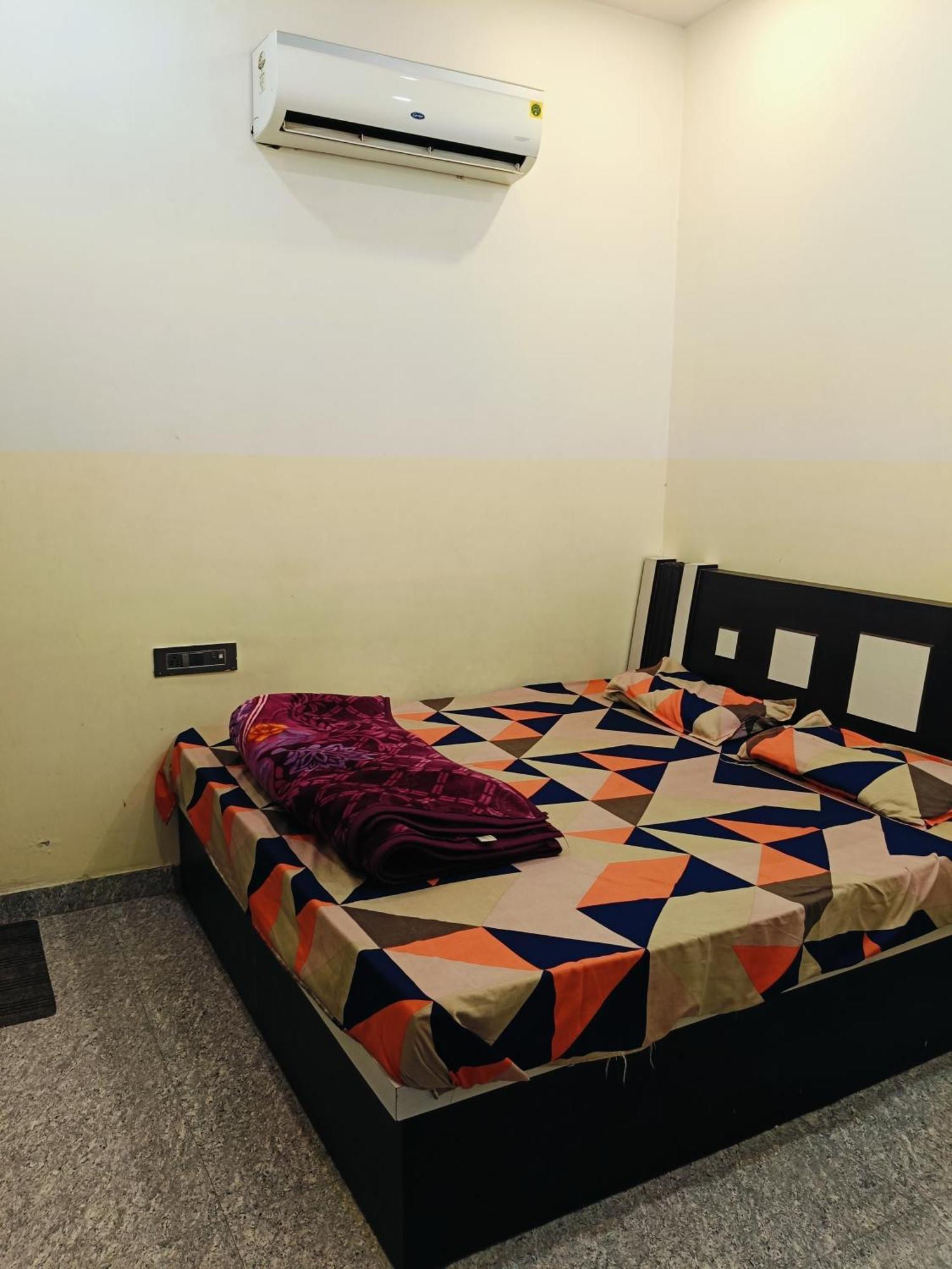 Jai Hanuman Guest House Palsana  ภายนอก รูปภาพ