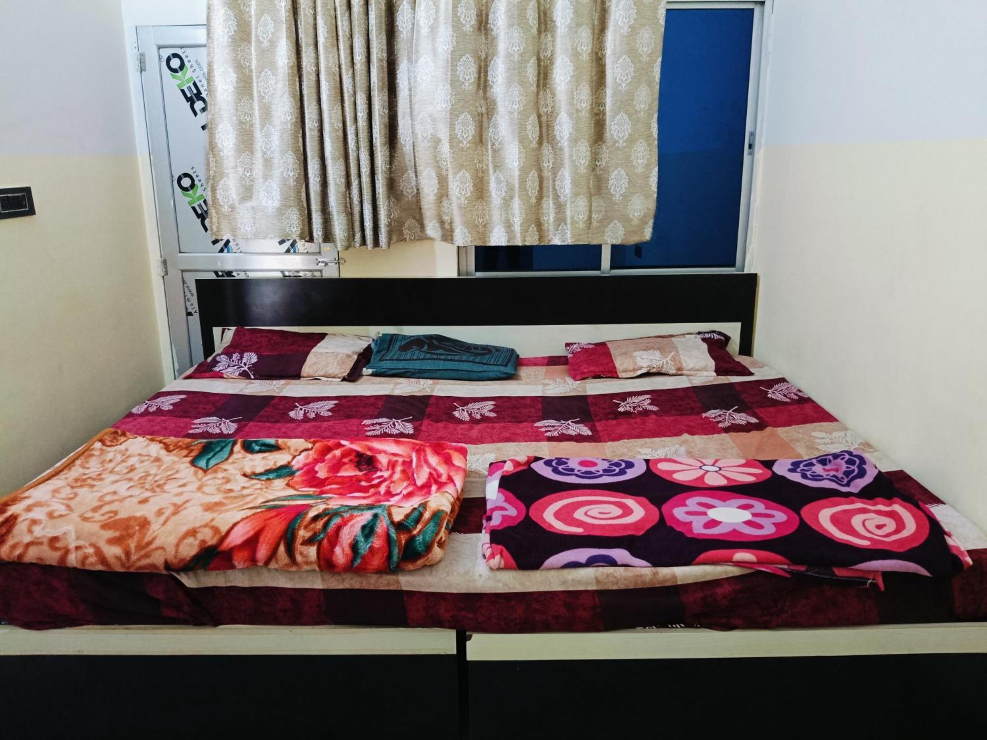 Jai Hanuman Guest House Palsana  ภายนอก รูปภาพ