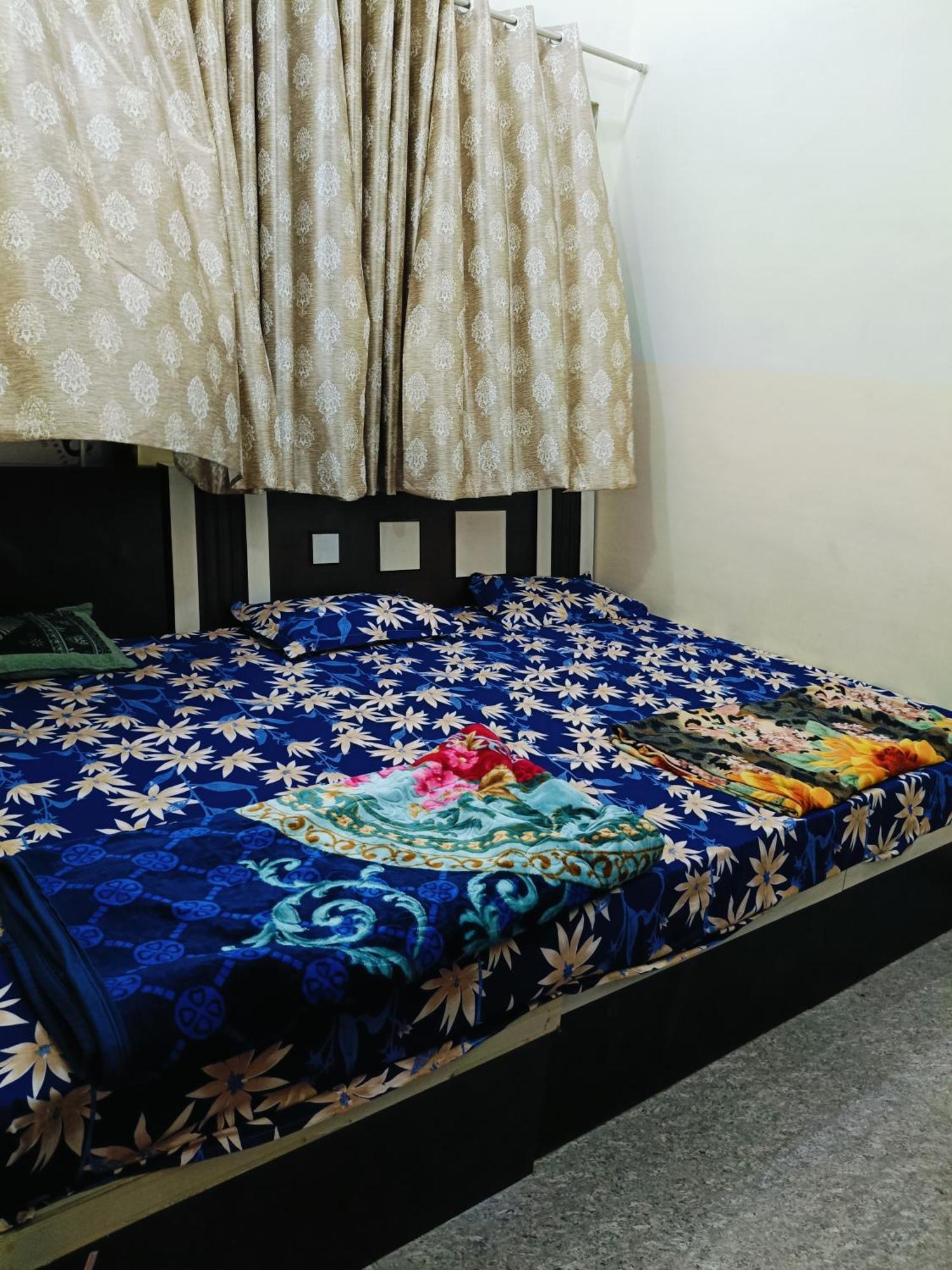 Jai Hanuman Guest House Palsana  ภายนอก รูปภาพ