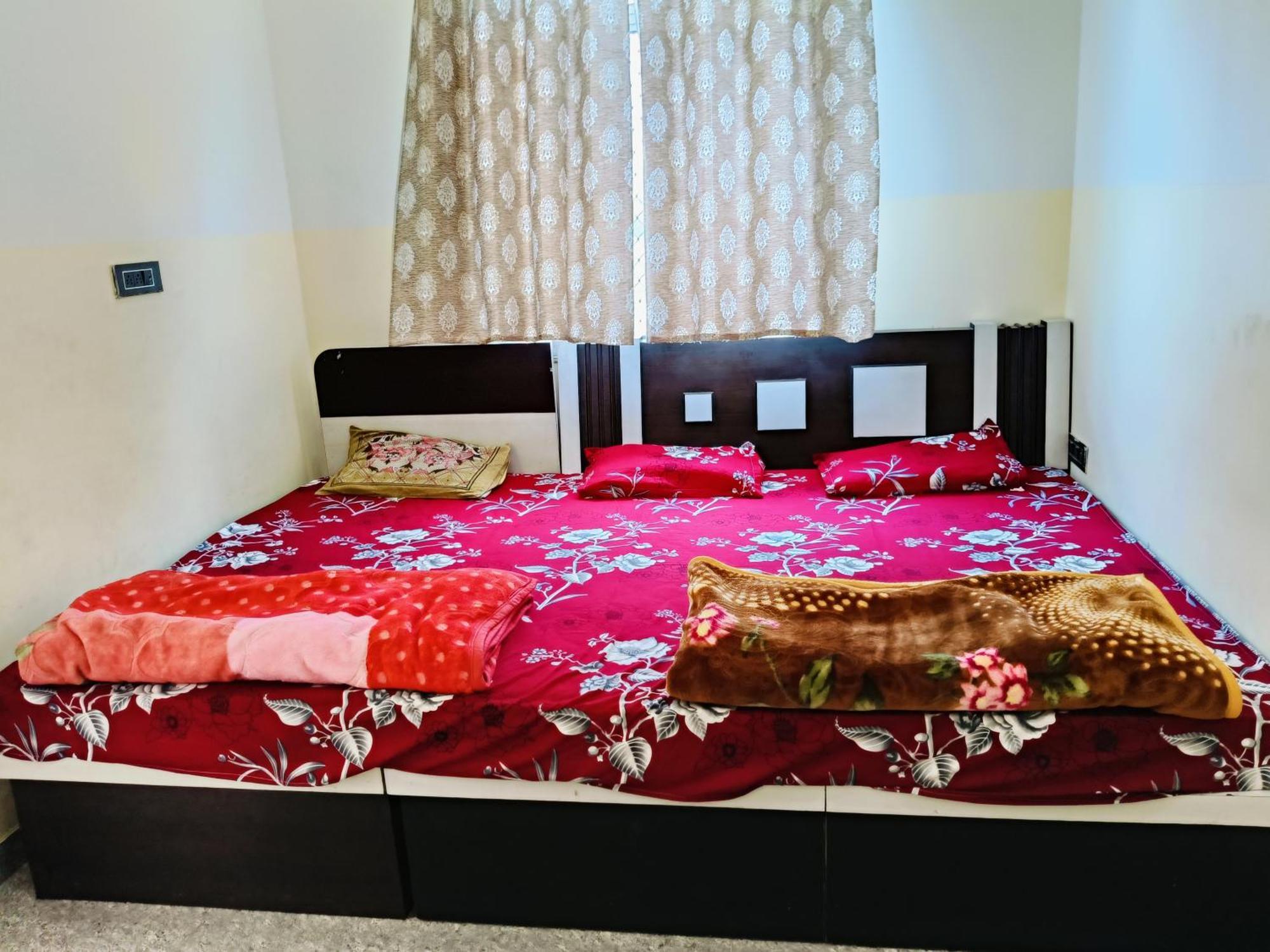 Jai Hanuman Guest House Palsana  ภายนอก รูปภาพ
