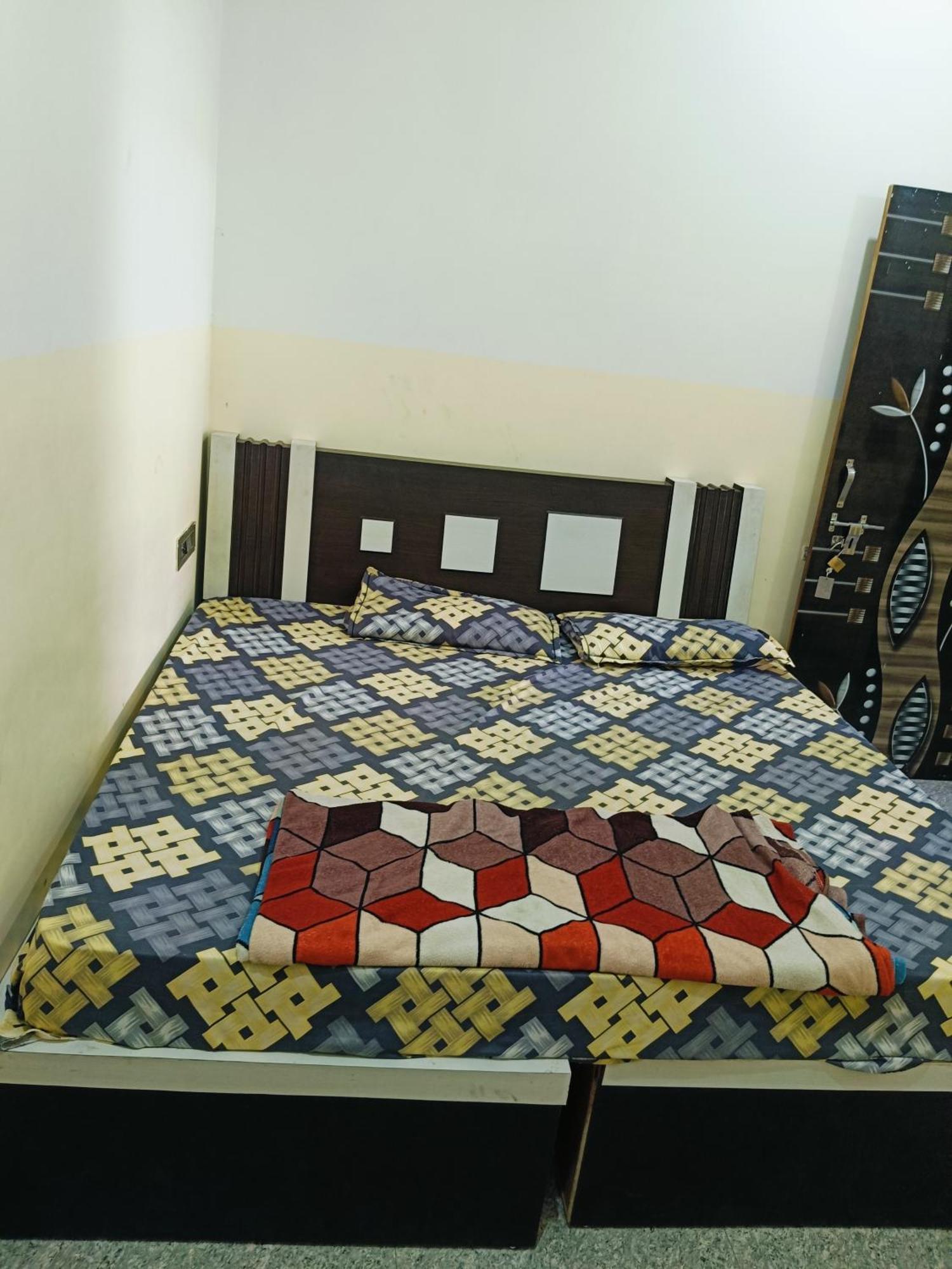 Jai Hanuman Guest House Palsana  ภายนอก รูปภาพ