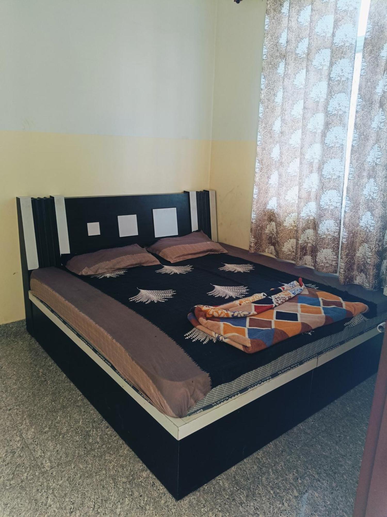 Jai Hanuman Guest House Palsana  ภายนอก รูปภาพ